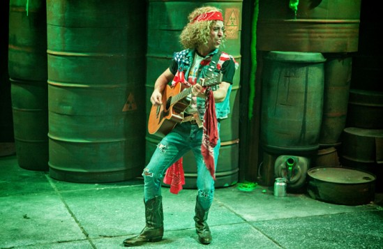 A-scene-from-The-Toxic-Avenger-at-Southwark-Playhouse26517679191_e249867863_h-549x357.jpg